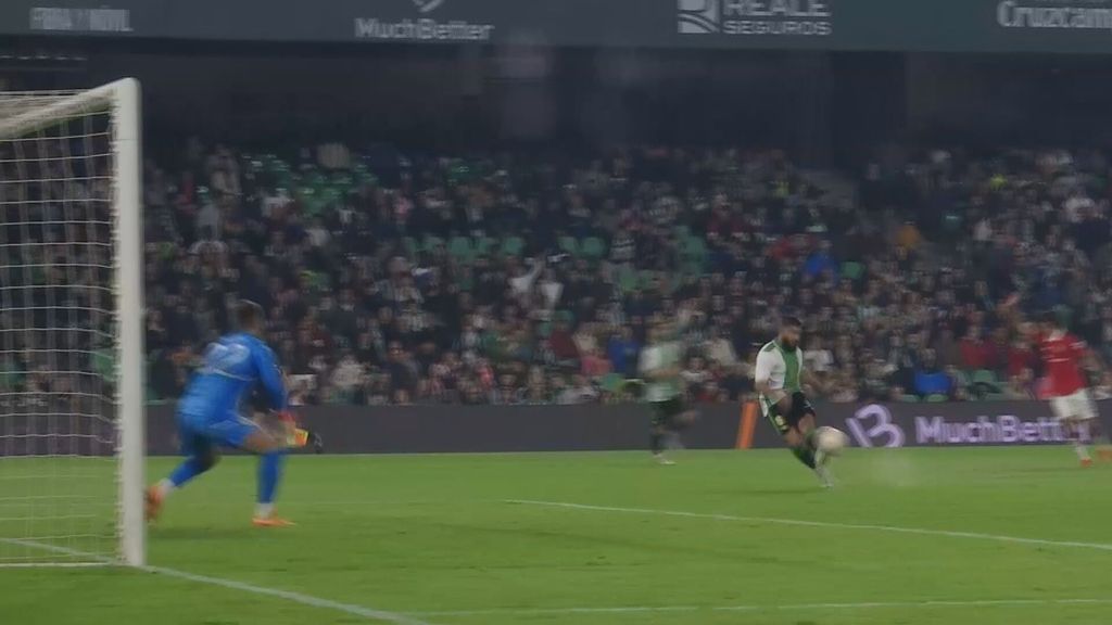 (MEDIASET) Fekir hace vibrar al Villamarín: el golazo ante el Manchester United para dar la victoria al Betis