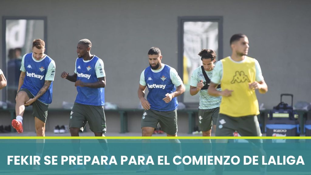 Fekir, presente en el entrenamiento del Betis y dialogante con Mandi