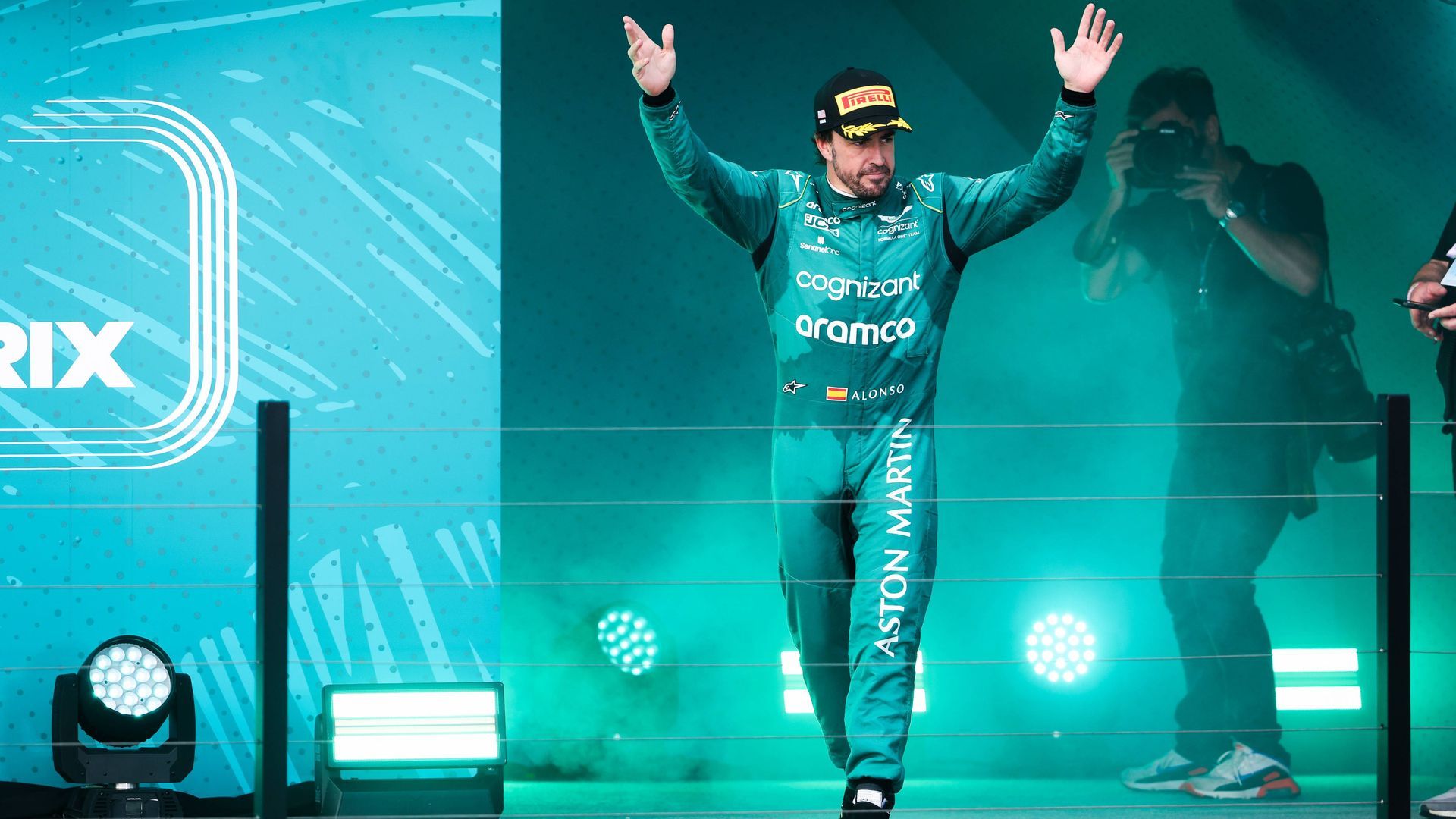 fernando_alonso_entra_en_el_podio_de_miami_foto_.jpg