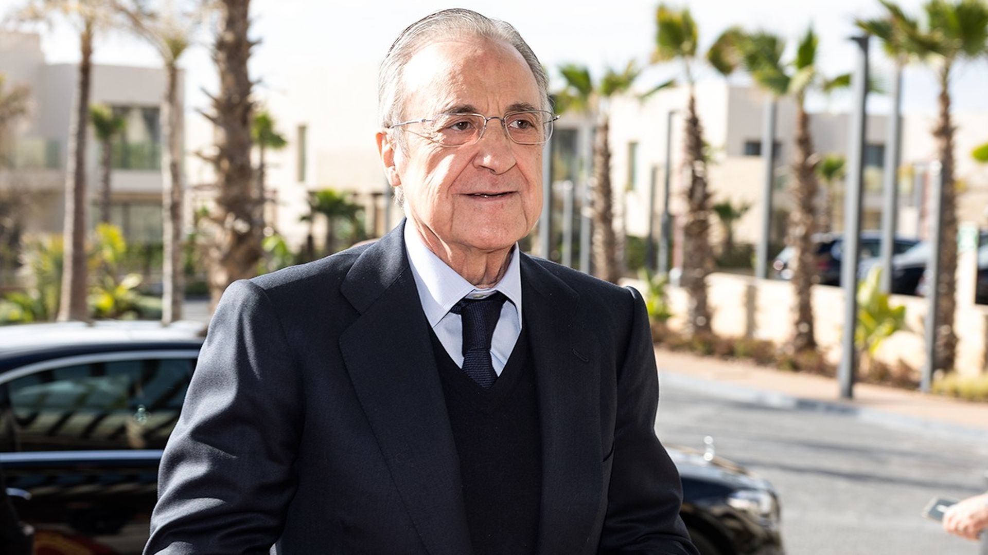 florentino_perez_en_un_viaje_del_real_madrid_foto_rm_001.jpg