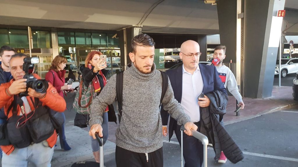 Llegada de Florenzi al aeropuerto de Manises