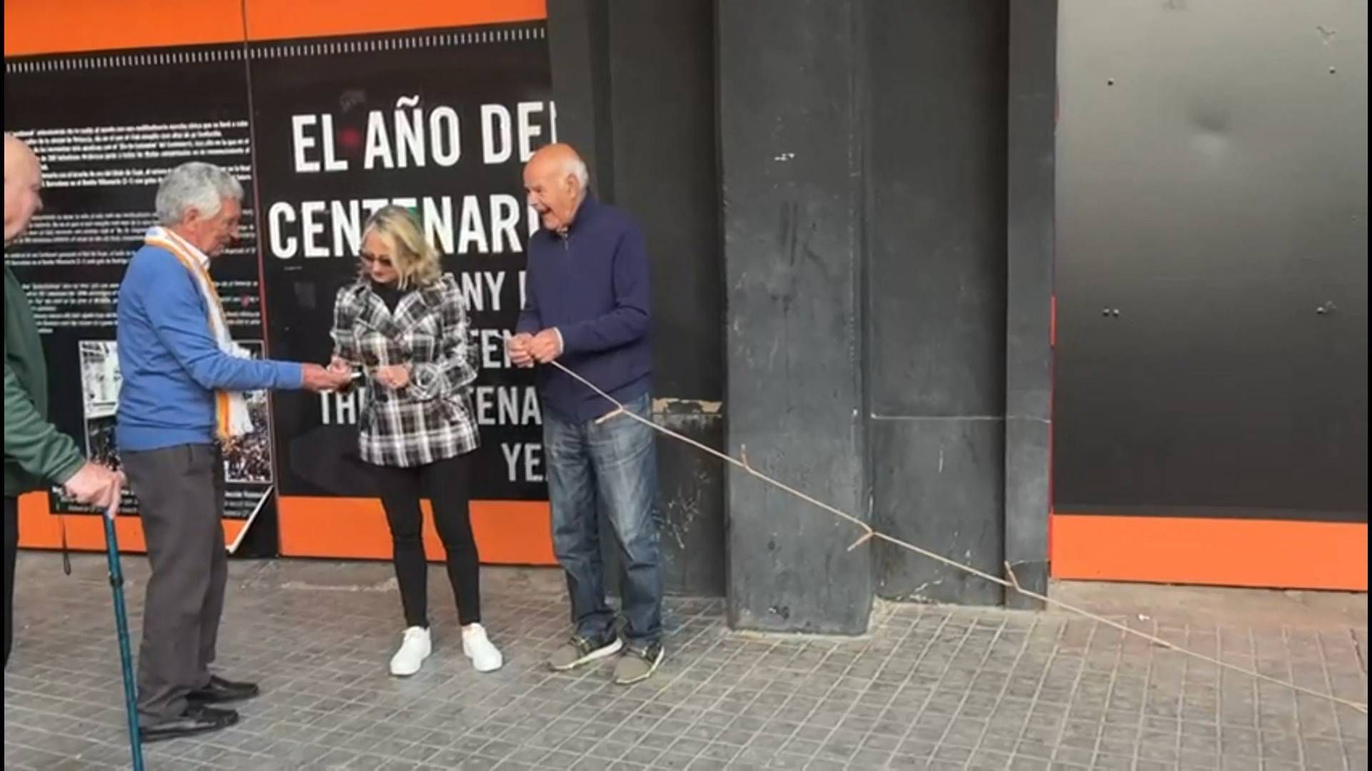forment_enciende_la_traca_que_conmemora_su_gol_en_mestalla.jpg