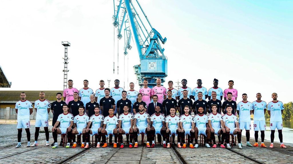 Foto oficial del Sevilla FC en el Puerto de Sevilla