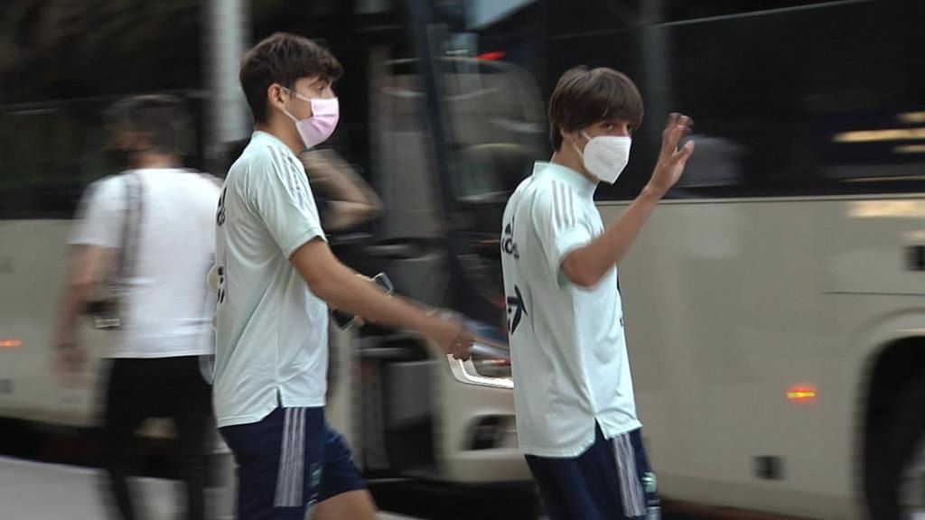 (MEDIASET) Las 24 horas de locura de España: el positivo de Busquets, las burbujas y la llegada in extremis de la sub 21