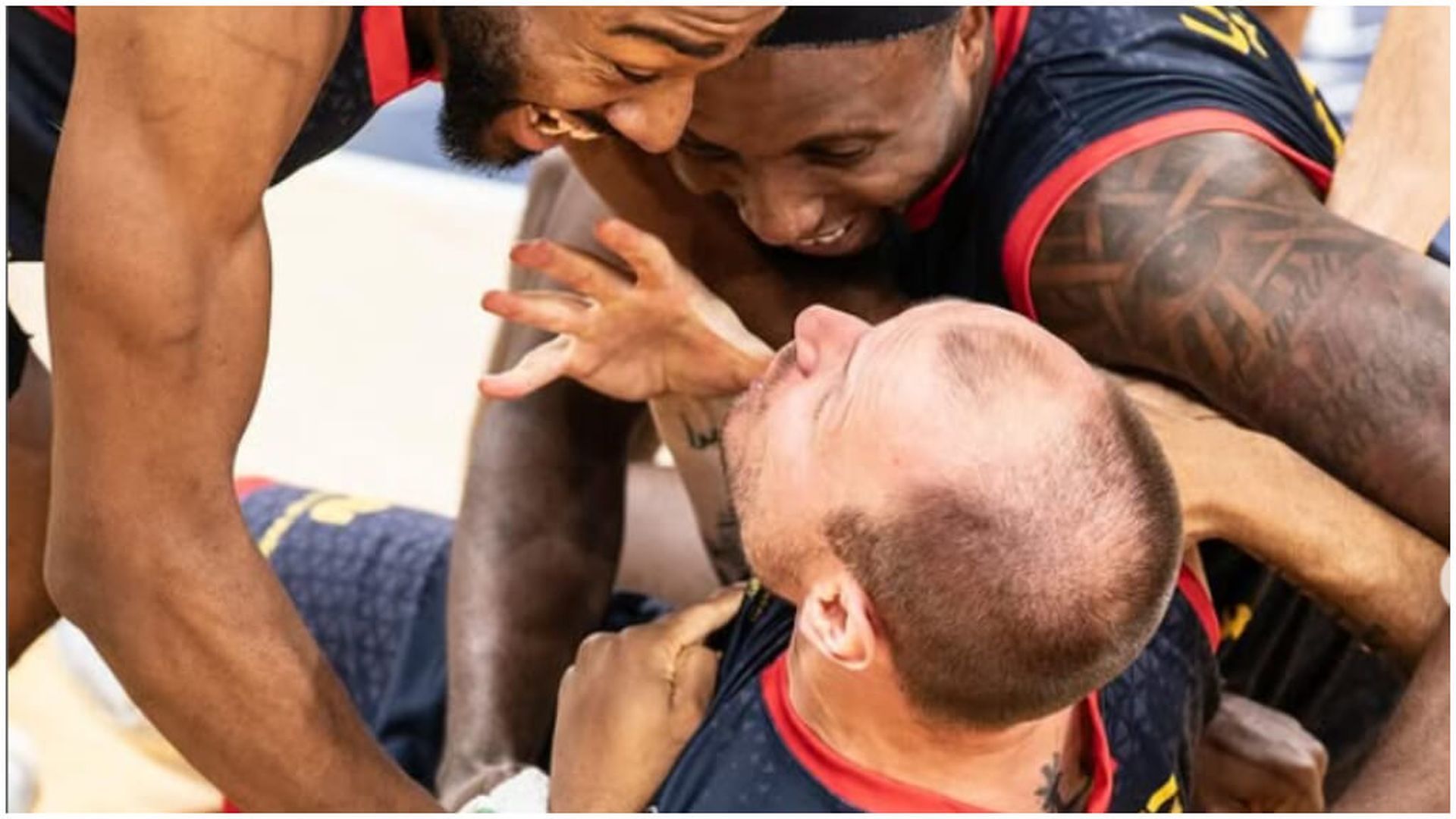 fotojet_11jpg.jpg fotojet_11jpg.jpg