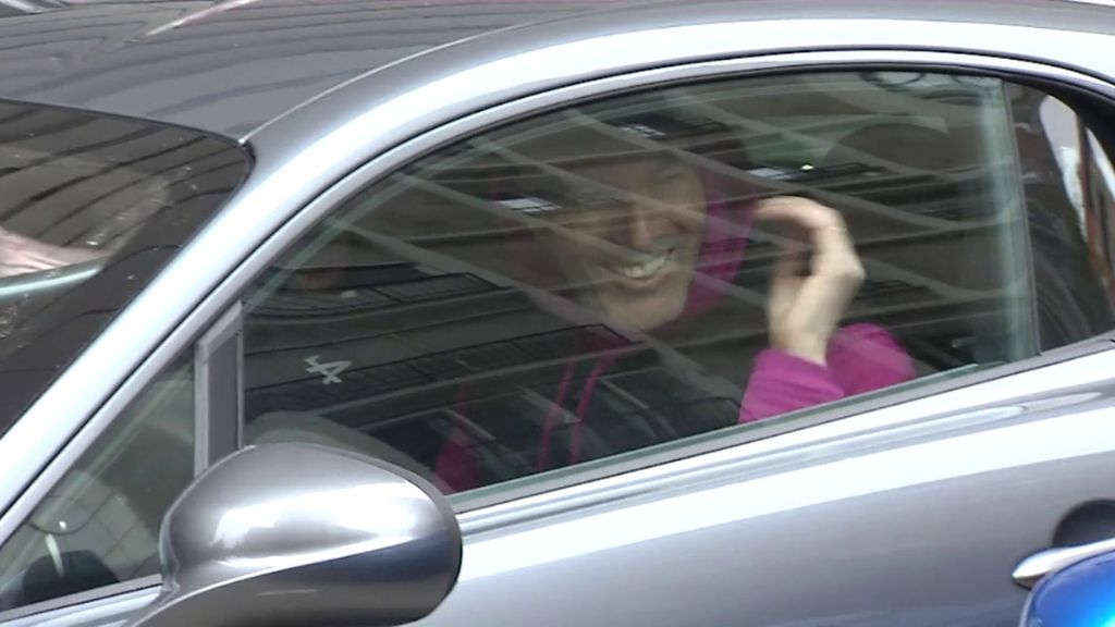 Zinedine Zidane, saliendo con el Alpine A110.