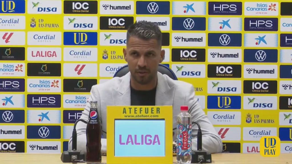 Jonathan Viera carga contra el entrenador en su despedida: "Mi problema sé cual es, el suyo no"
