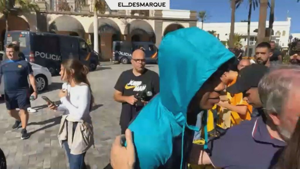 El Barça se da un baño de masas en Las Palmas: aficionados esperando desde las ¿7 de la mañana? para ver a los jugadores