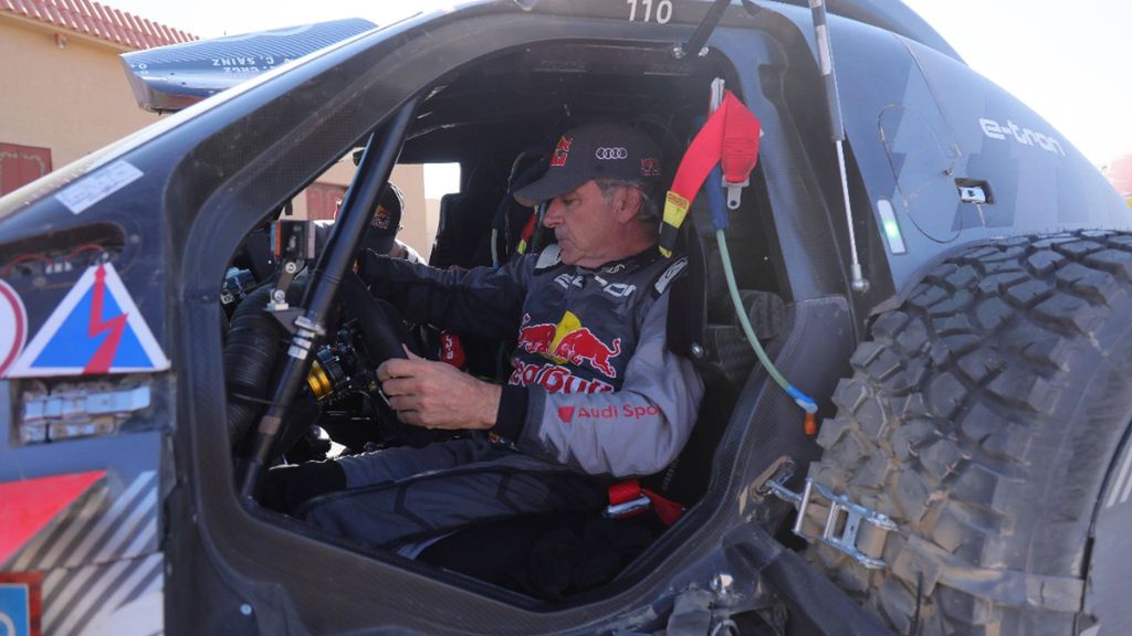 Carlos Sainz, líder en el Dakar