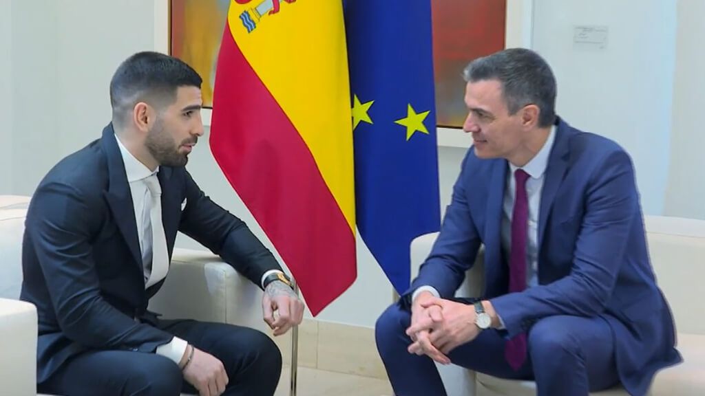 Pedro Sánchez promete a Ilia Topuria su DNI español: "Se hará muy pronto realidad"