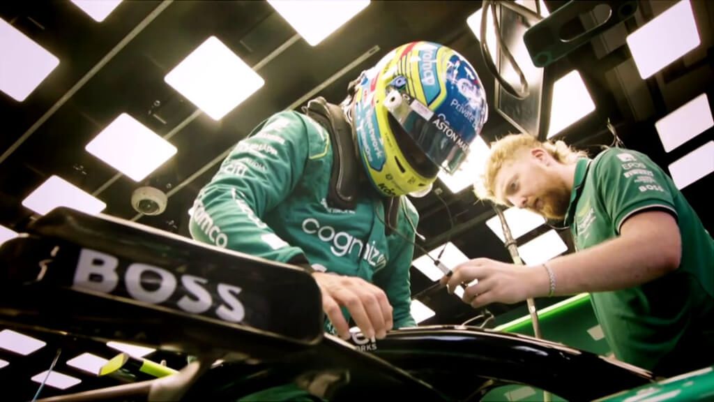 Fernando Alonso renueva con Aston Martin