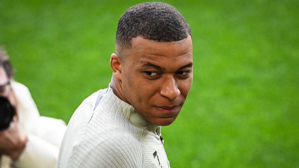 ¿Por qué no dice Mbappé que está fichado por el Real Madrid?