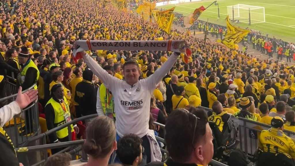 Antonio, el aficionado viral infiltrado en la grada del Borussia Dortmund: “Celebre mucho el de Carvajal y el segundo ya más tranquilito”