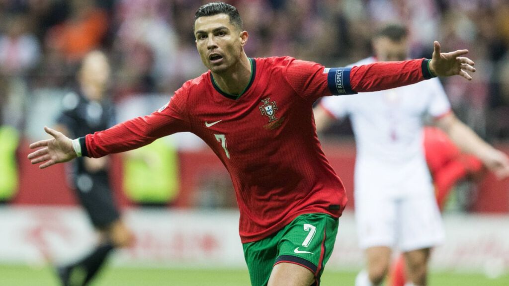 Cristiano Ronaldo no se detiene: gol para ganar a la Polonia de Robert Lewandowski y ya suma 906 tantos
