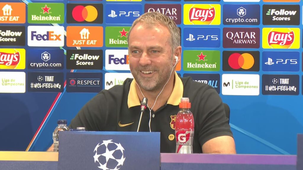 A Hansi Flick se le escapa la risa con la posibilidad de jugar contra el Atlético en Miami: "Vivo el presente"