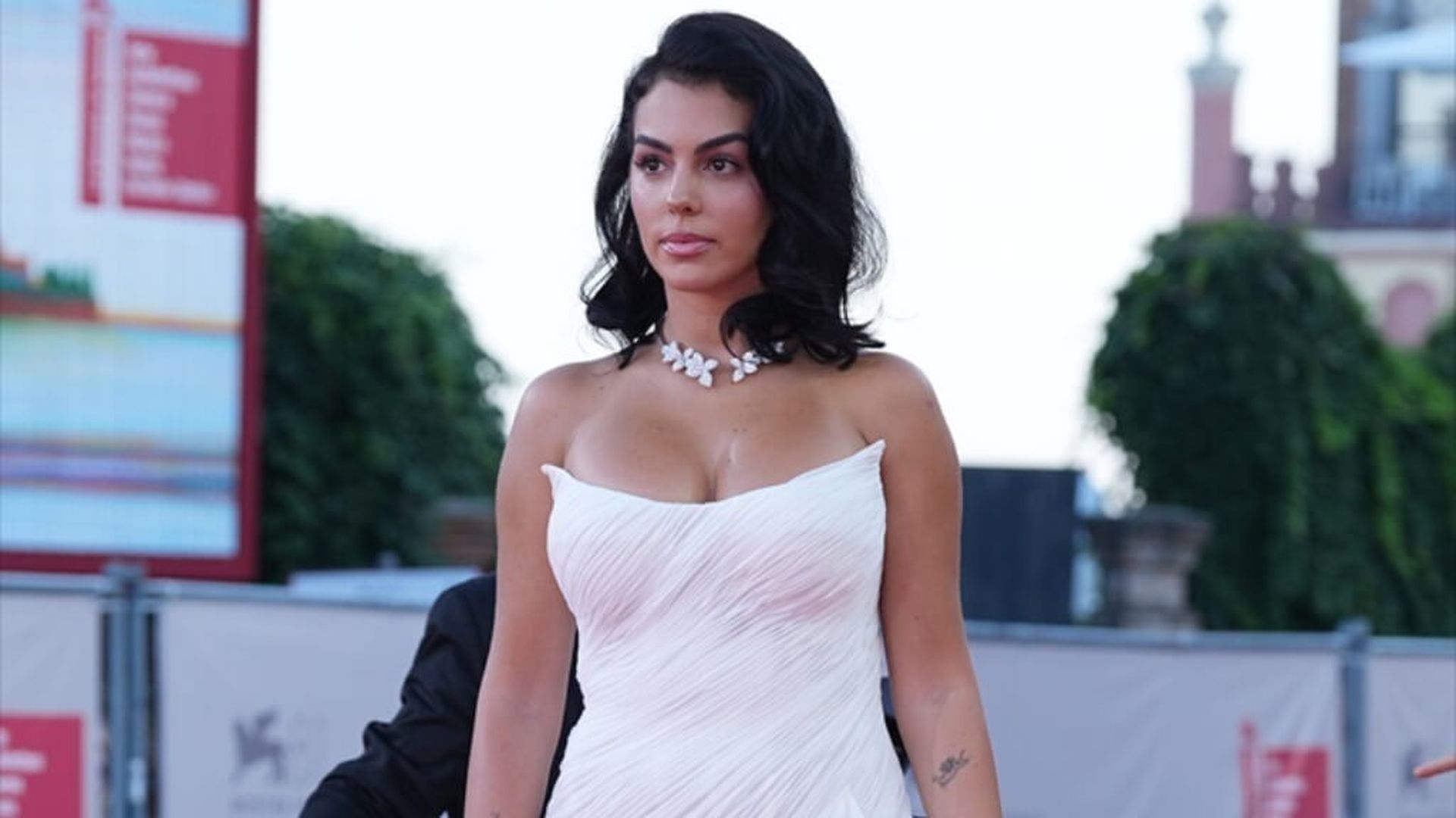 fotojet___2024_10_25t062645300jpg.jpg fotojet___2024_10_25t062645300jpg.jpg