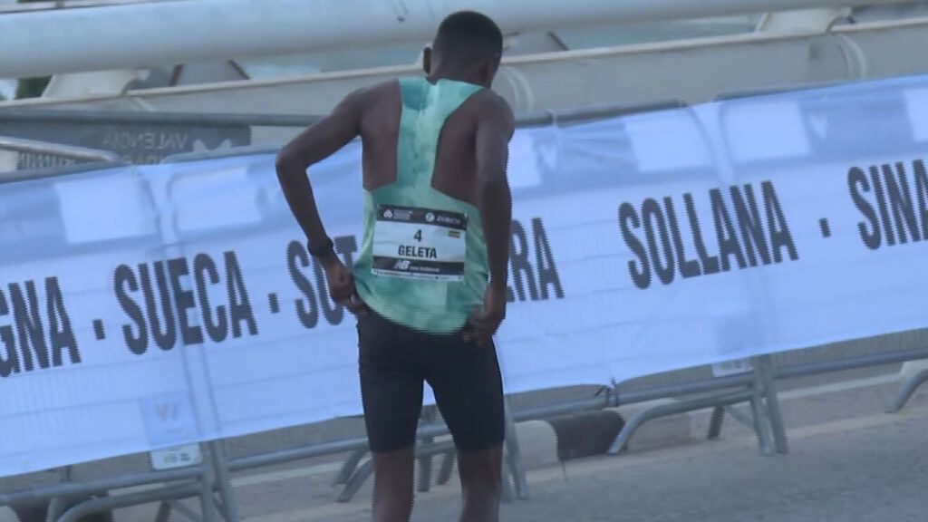 Desvelados todos los gestos de la Maratón Valencia: dorsal en blanco y negro, 75 pueblos y crespón negro