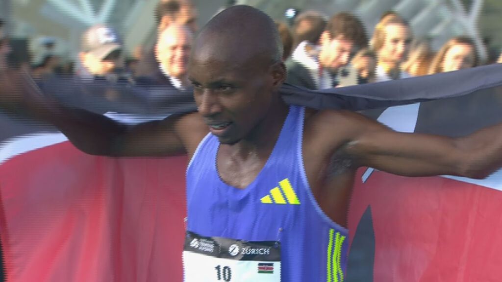 La llegada a la meta del Maratón Valencia: Sebastian Sawe, ganador