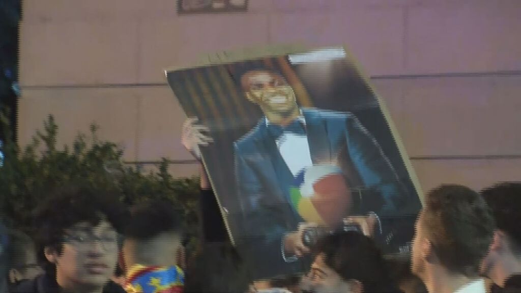 El recibimiento de Mestalla a Vinicius: "Balón de playa"