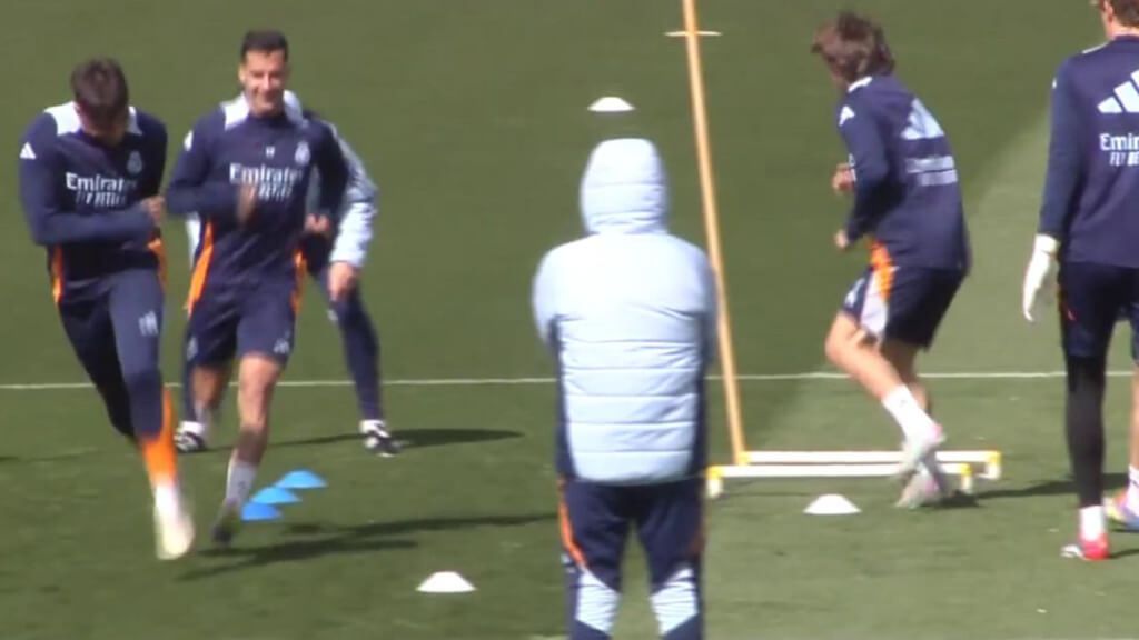 Ancelotti y los nervios en el entrenamiento del Real Madrid: solitario, observador y pensativo