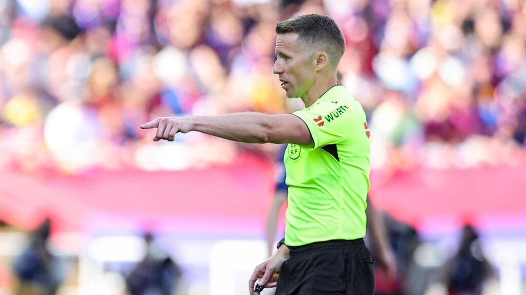 Estrada Fernández desvela el enfado del CTA con el Clásico: "El VAR lleva al matadero a Hernández Hernández"