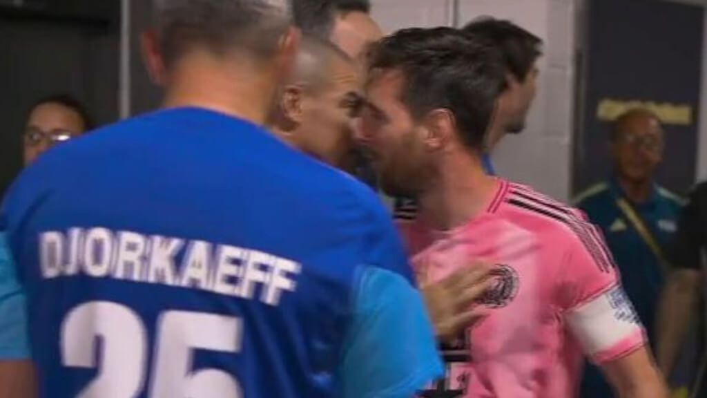 El saludo viral de Pepe con Luis Suárez y Leo Messi, con el guardaespaldas del argentino presente