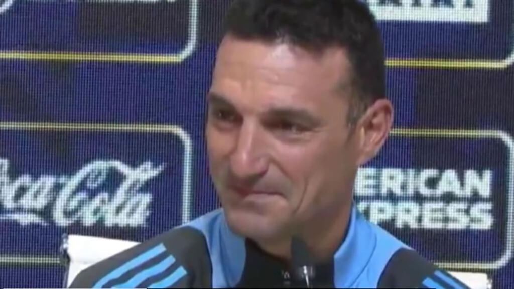 Scaloni se emociona con las lágrimas de un periodista por el posible último partido de Leo Messi en Argentina