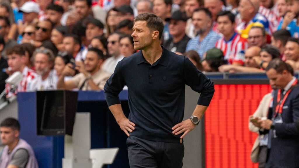 Rubén Uría aplaude a Xabi Alonso por no excusarse en las polémicas arbitrales: "Demostró estar a la altura"