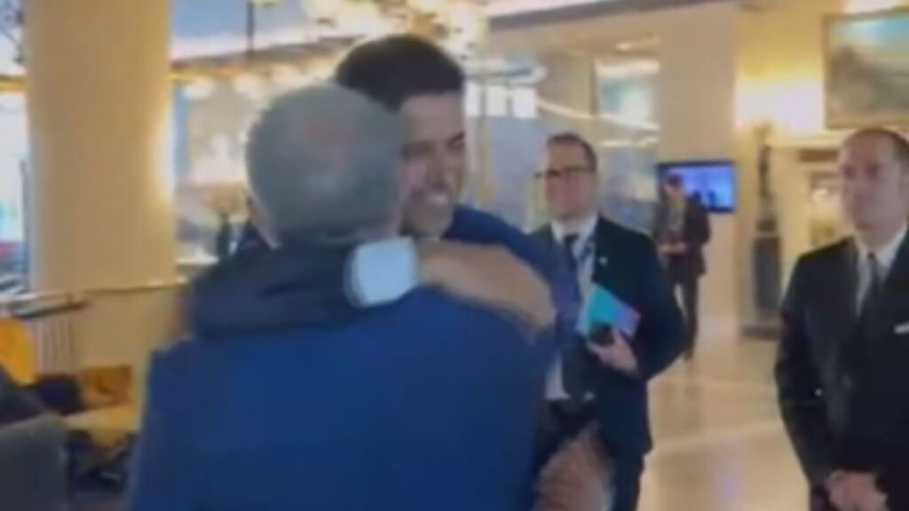 El abrazo de Joan Laporta y Nasser Al-Khelaifi en la reunión de la ECA que aleja al FC Barcelona de la Superliga