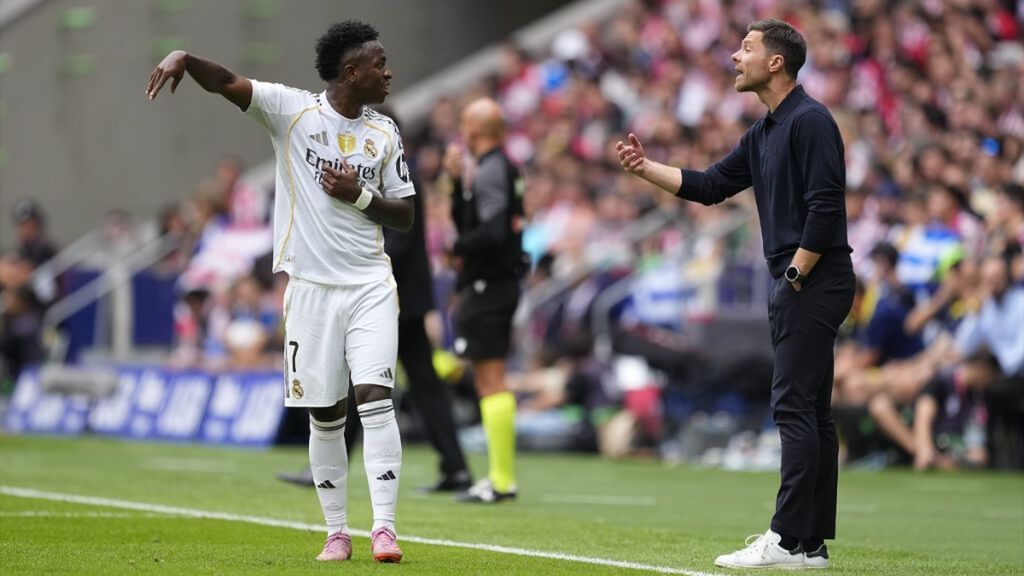 Roberto Gómez da la clave de la postura del Real Madrid en el caso 'Vinicius': "Le han dado un palo a Xabi Alonso"