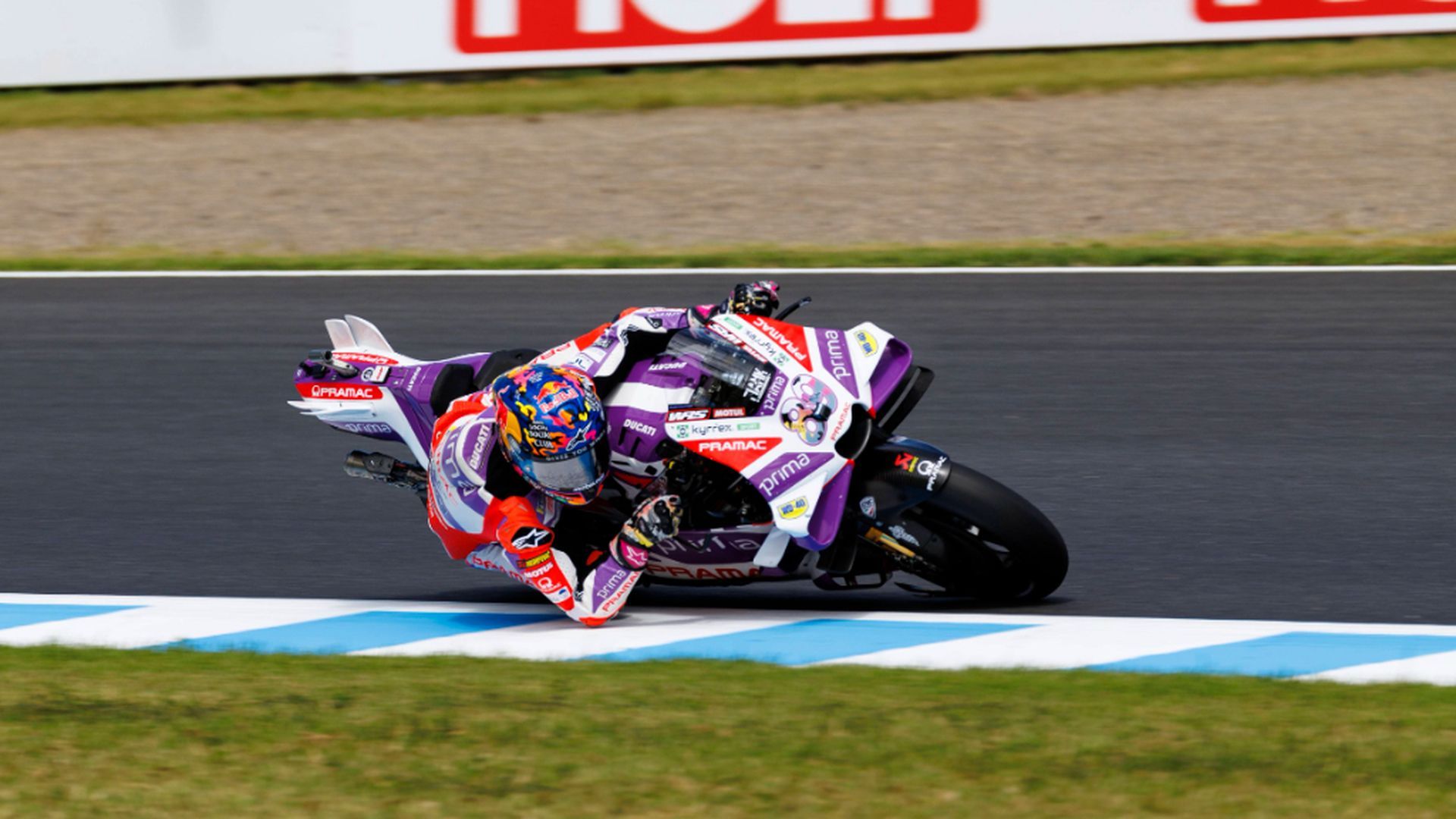 fotojet_47.jpg fotojet_47.jpg