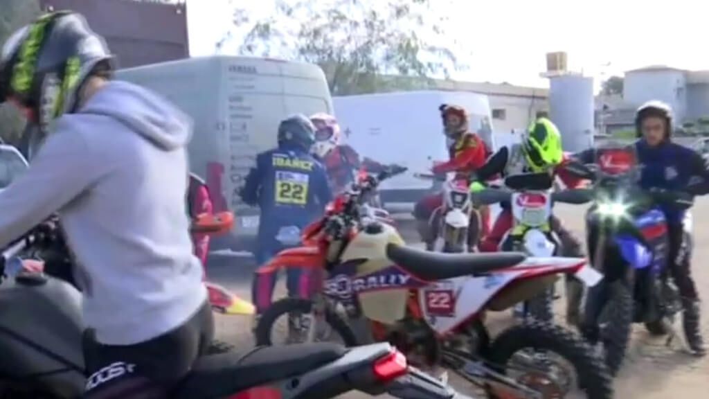 El Enduro español, con Valencia: las motos ayudan a los afectados por la DANA