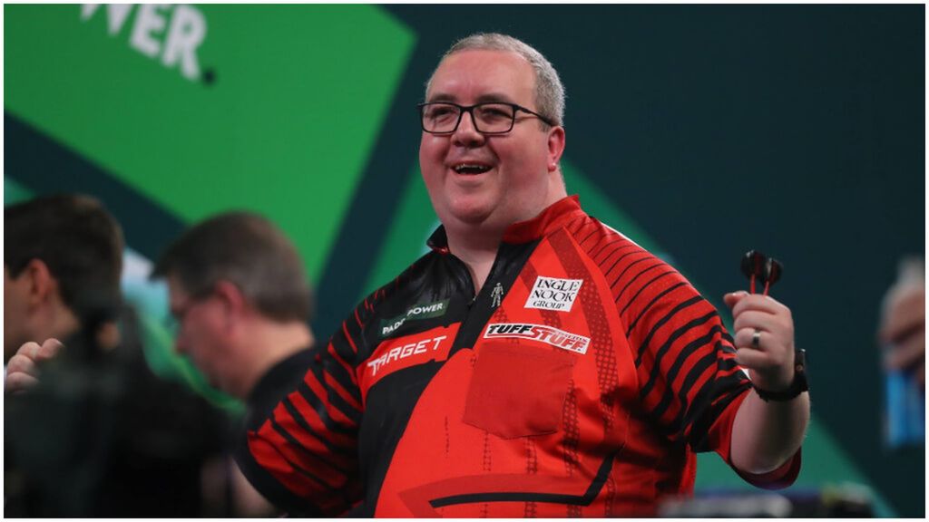 Así es Stephen Bunting, el jugador del dardos más viral del momento