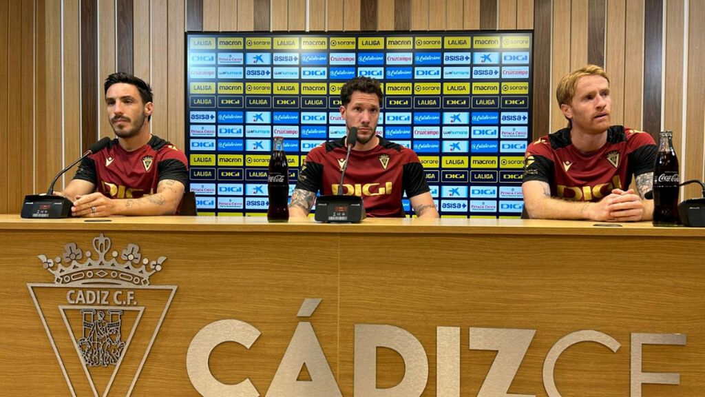 Los capitanes del Cádiz dan la cara ante la difícil situación del club