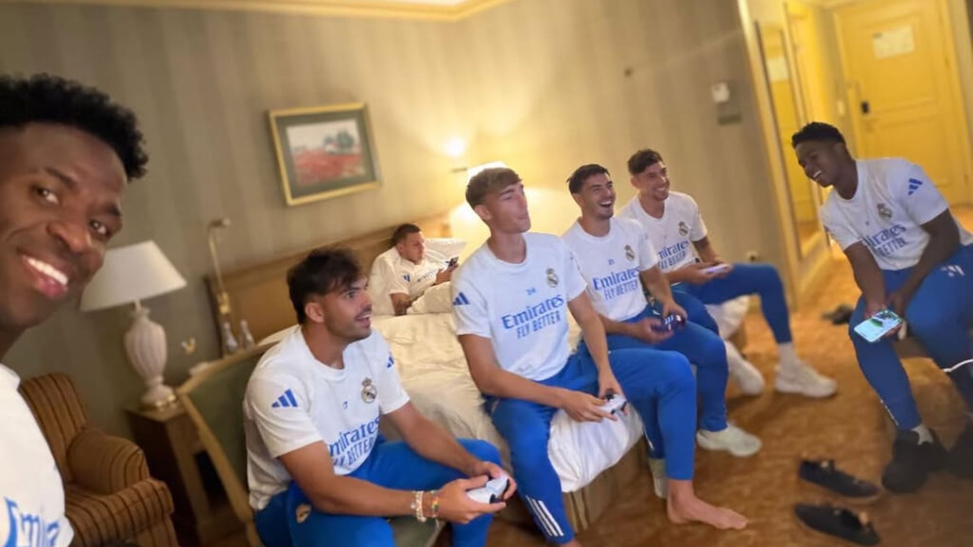 fotojet_64jpg_002.jpg fotojet_64jpg_002.jpg