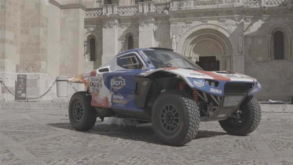Jesús Calleja presenta el coche con el que competirá con Carlos Sainz en el Dakar 2026