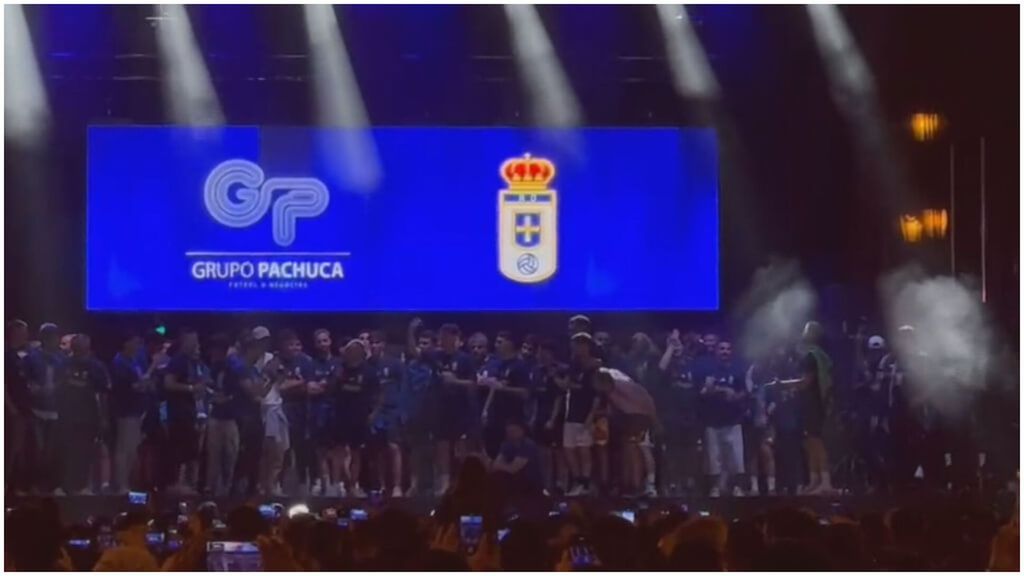 Santi Cazorla, emoción pura en el ascenso del Oviedo: “Este es el mejor momento de mi vida”