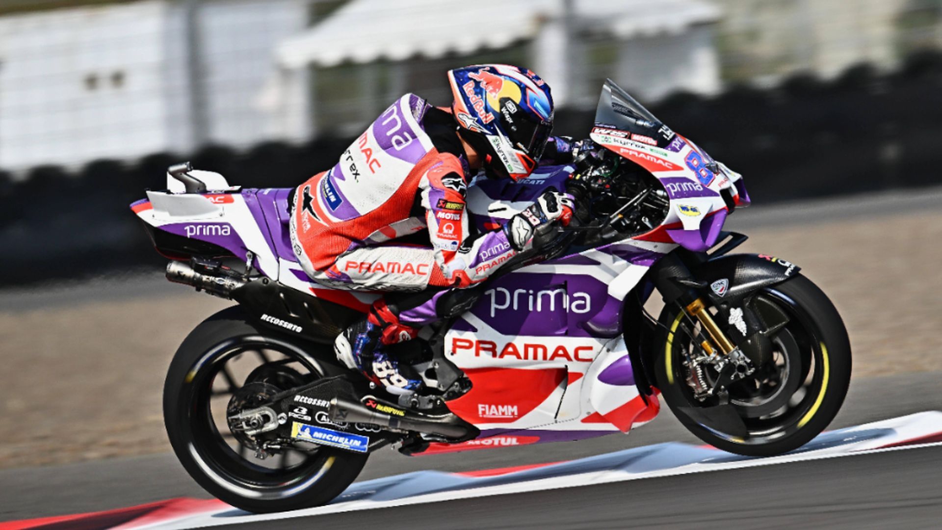 fotojet_98.jpg fotojet_98.jpg