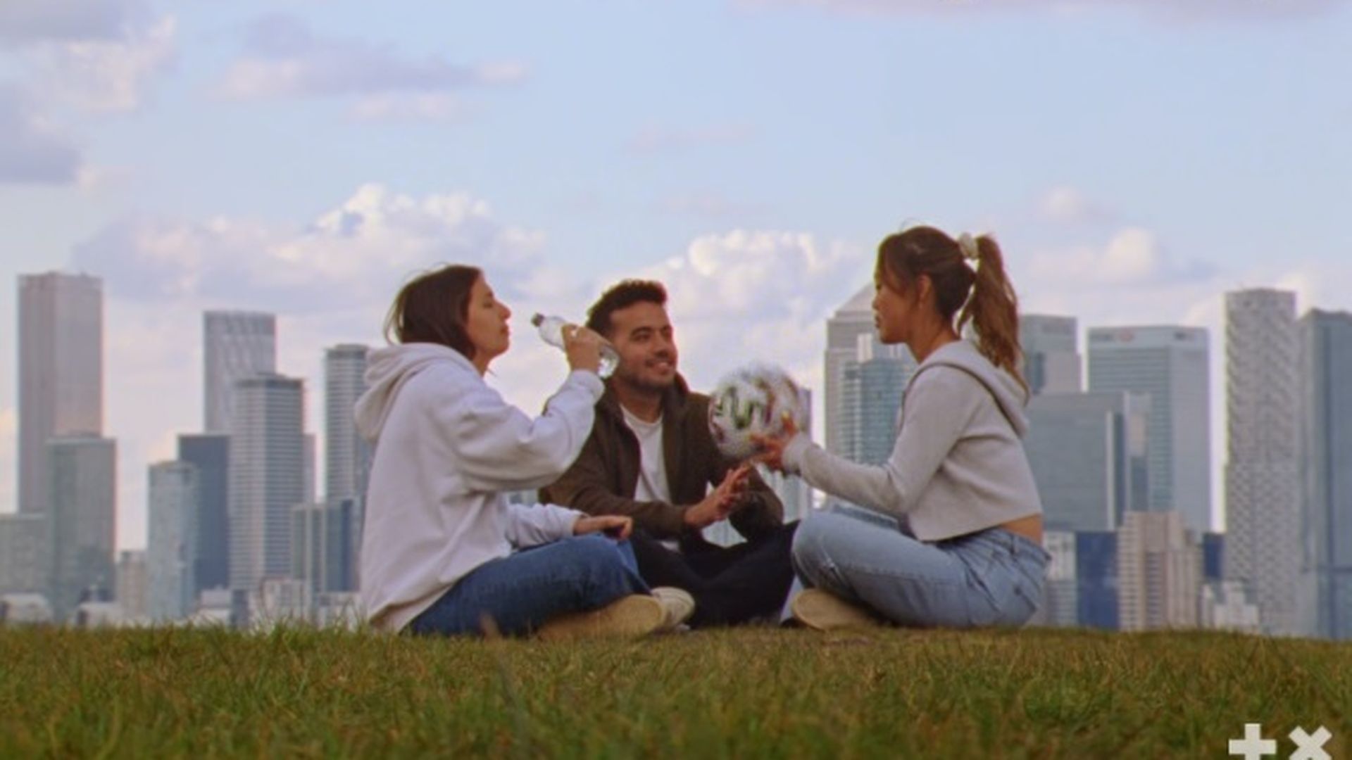 fragmento_del_videoclip_de_la_cancion_oficial_de_la_eurocopa_2020_001.jpg fragmento_del_videoclip_de_la_cancion_oficial_de_la_eurocopa_2020_001.jpg