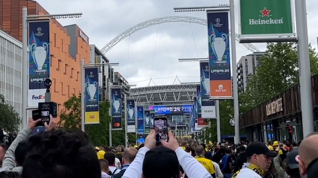 Cuánto cuesta ser testigo de la 15ª: los costes del viaje contados en primera persona por una hincha del Real Madrid