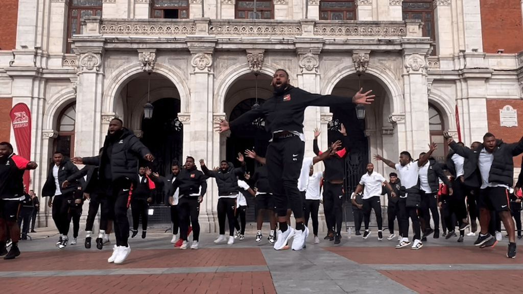 La danza ‘Cibi’ toma Valladolid: así se presenta la selección de rugby de Fiyi antes de enfrentarse a España