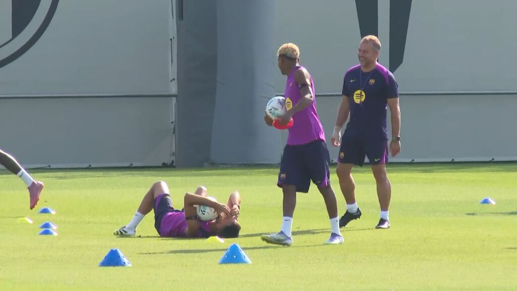 Lamine Yamal se lo pasa en grande en el último entrenamiento antes del debut liguero