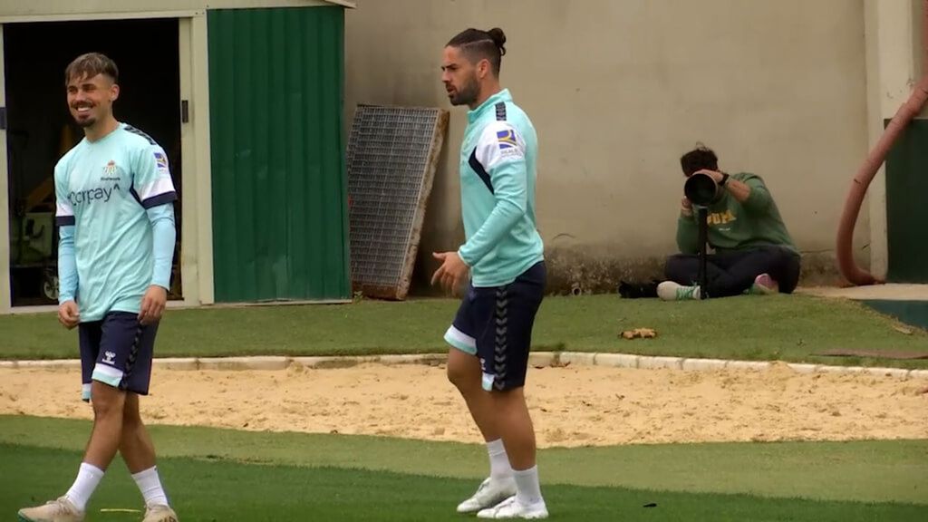 Isco Alarcón lo da todo en el último entrenamiento del Betis