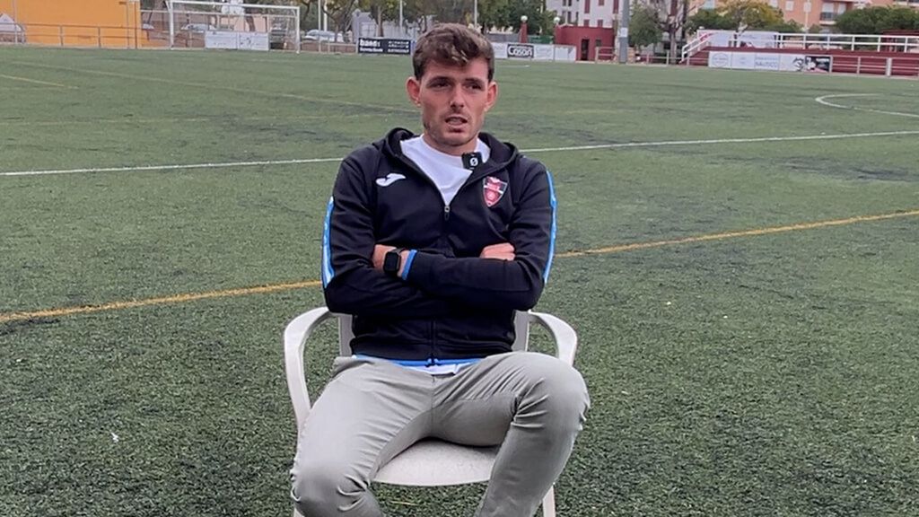 Javi Penadés, jugador del Manises, y su apoyo al Valencia para el partido contra el Getafe