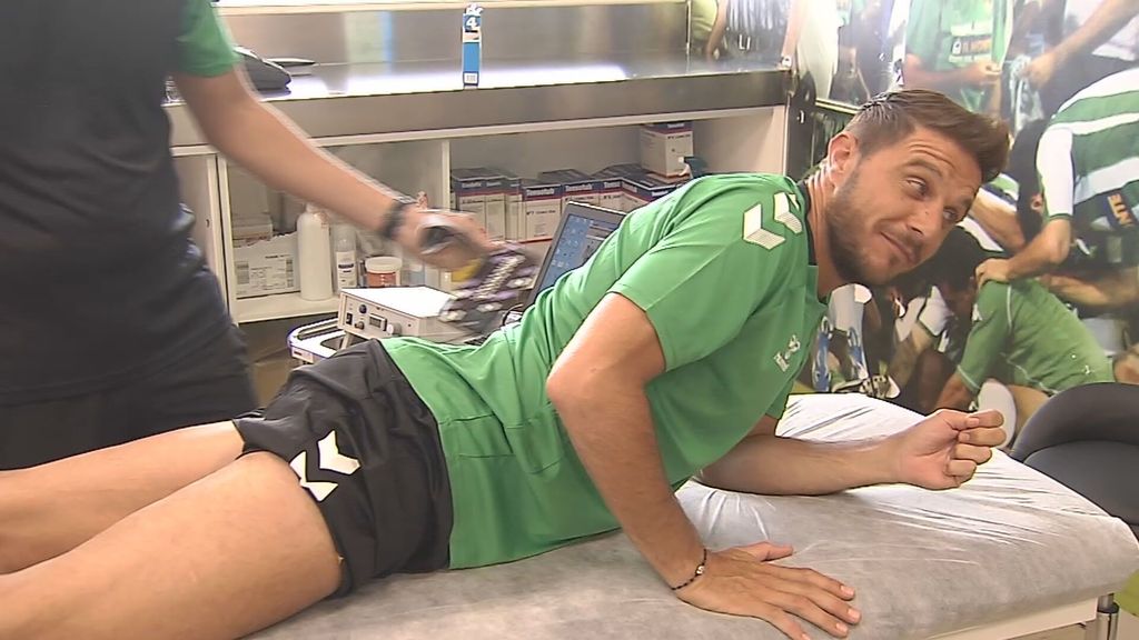 (Mediaset) El show de Joaquín en el reconocimiento que mata de risa hasta a los médicos: “Menos mal que nos vamos de pretemporada a las Maldivas”