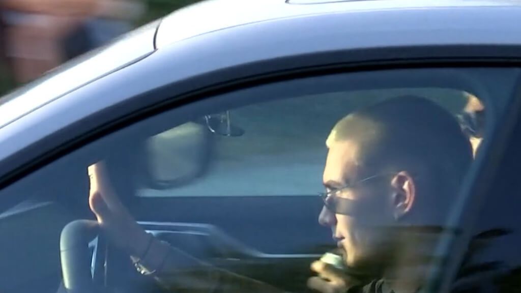 Franco Mastantuono llega conduciendo a su primer entrenamiento.