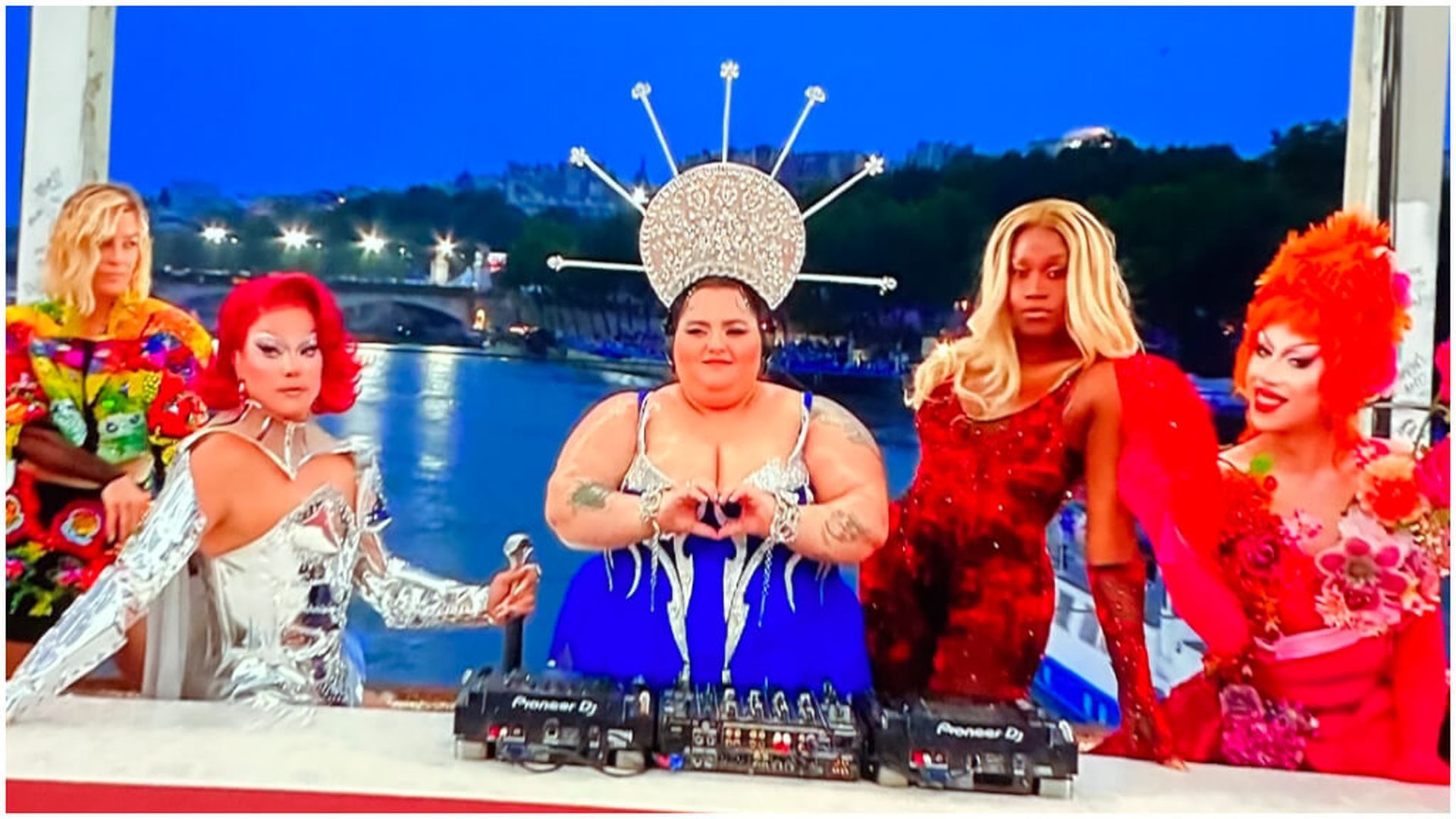 frame_paris_ultimacenajpg.jpg frame_paris_ultimacenajpg.jpg