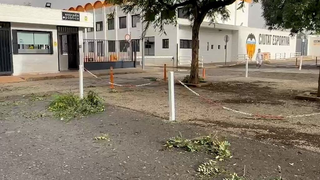 Las inundaciones afectan a la Ciudad Deportiva del Valencia en Paterna