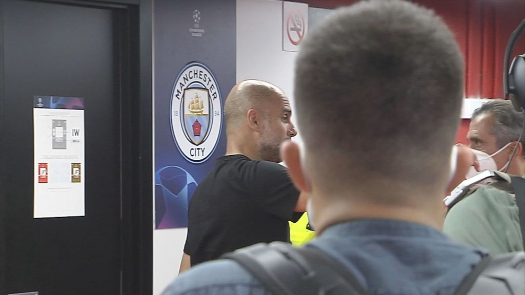 (Mediaset) Pep Guardiola buscó a Lopetegui al final del partido y entró en el vestuario del Sevilla: “Quiero estar cerca de él”