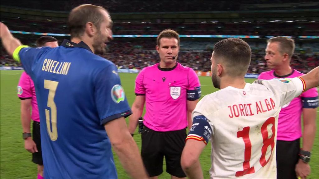 (MEDIASET) Italia-España: Lío en el sorteo de los penaltis: Jordi Alba no estaba de acuerdo con la elección de campo y Chiellini se lo toma a risa